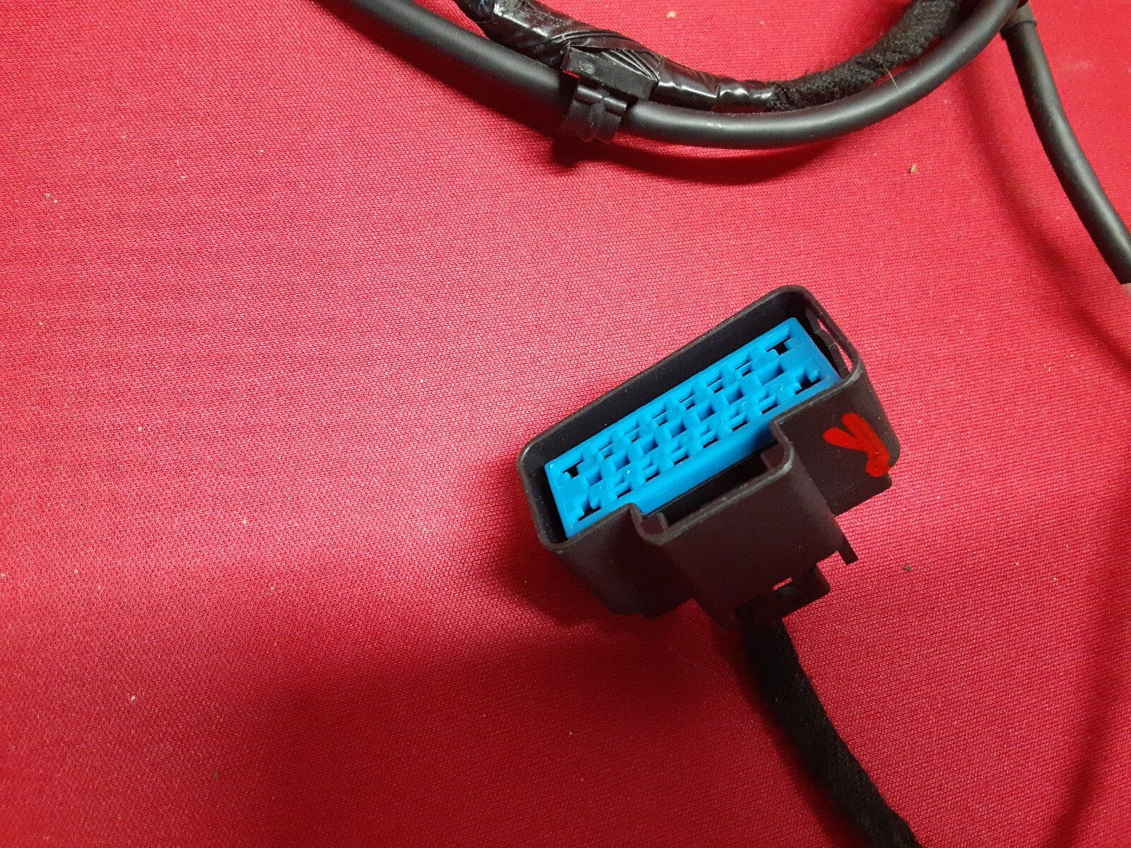 2013 - 2016 Dodge Dart Center Console SINGLE Auxiliary Port & Wiring Harness