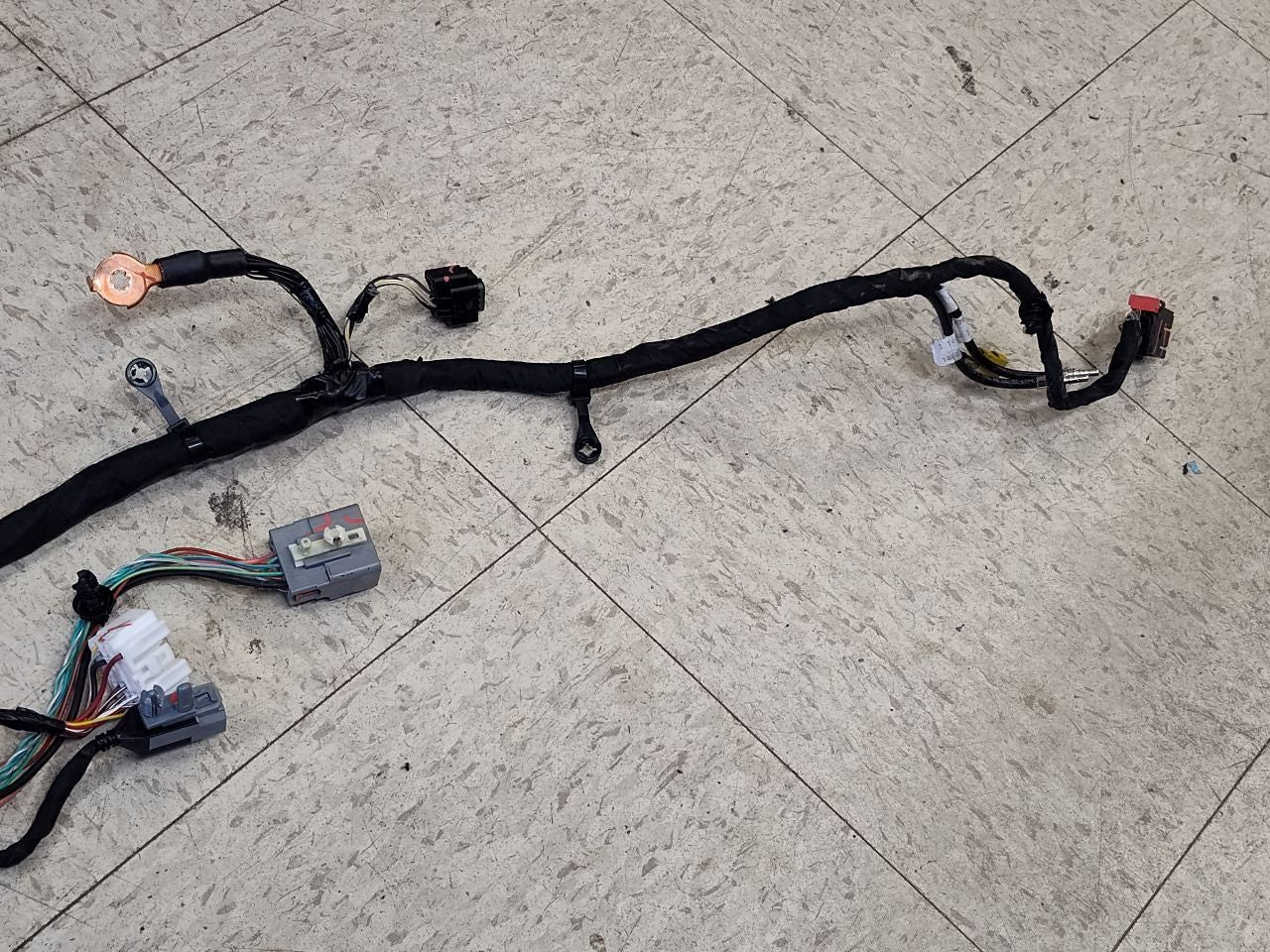 2017 Dodge Durango Dash Wiring Harness w/ Beats Sound, Power Tilt, Rear DVD