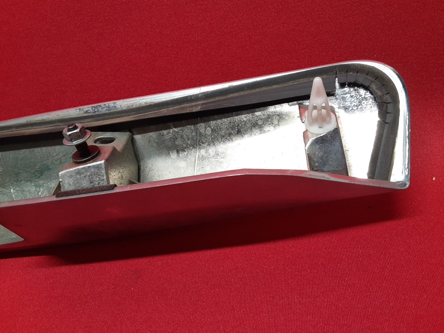 2010 - 2012 Nissan Altima Sedan Base Model Trunk Deck Lid Chrome Trim Handle