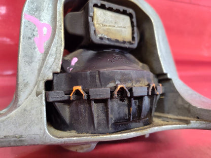 2015-2019 Fiat 500 Auto Trans Right Engine Motor Mount Isolator Bracket - 67k