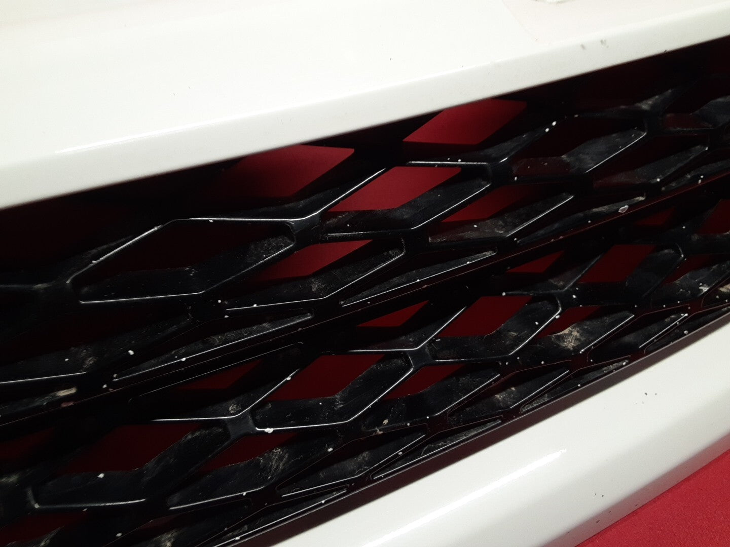 2011 - 2013 Range Rover Sport SUPERCHARGED Front Grille LRC 687 FUJI WHITE