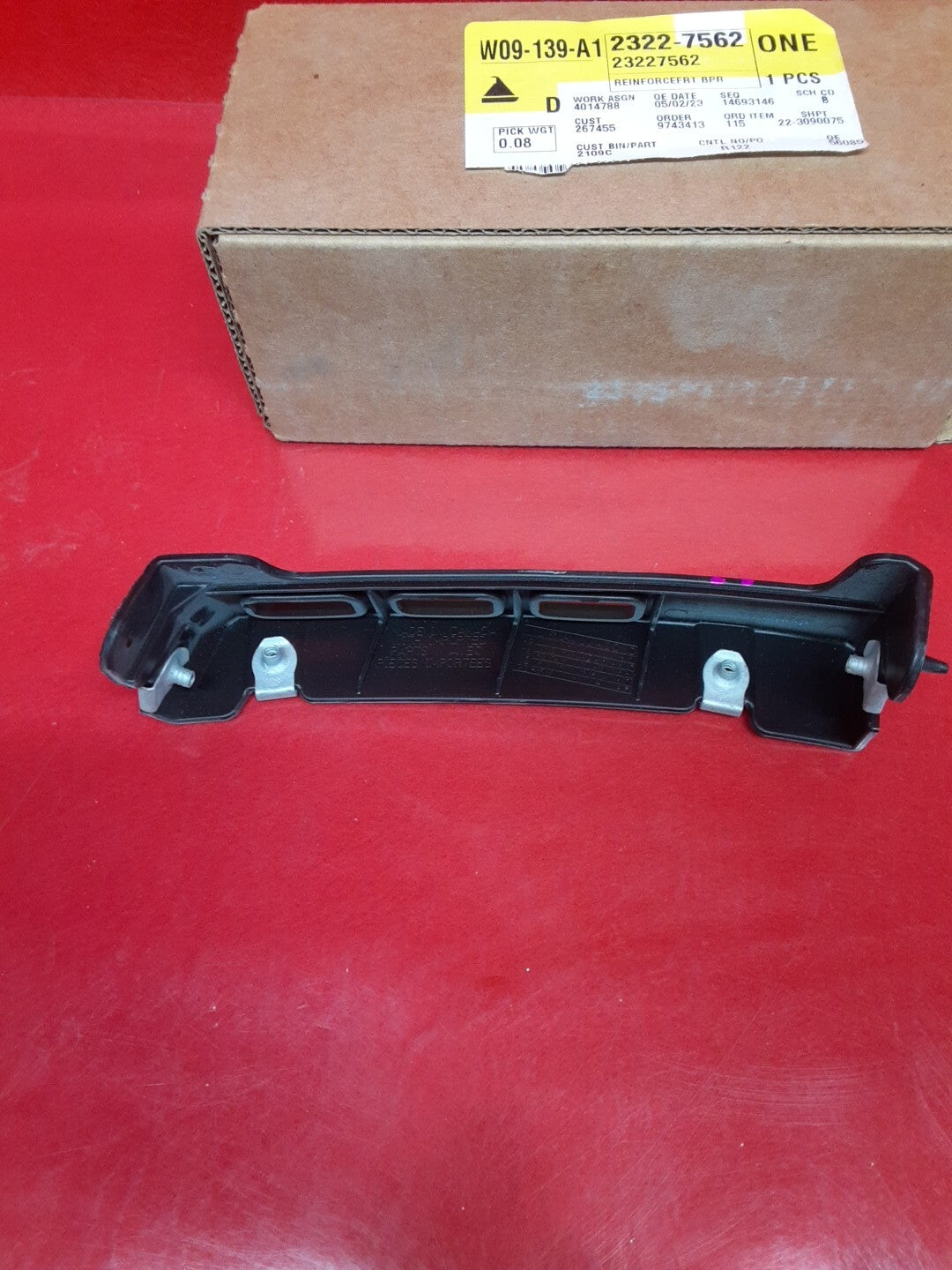 2018 - 2024 GM Chevrolet Equinox Front Right Passenger Wheelhouse Liner Bracket