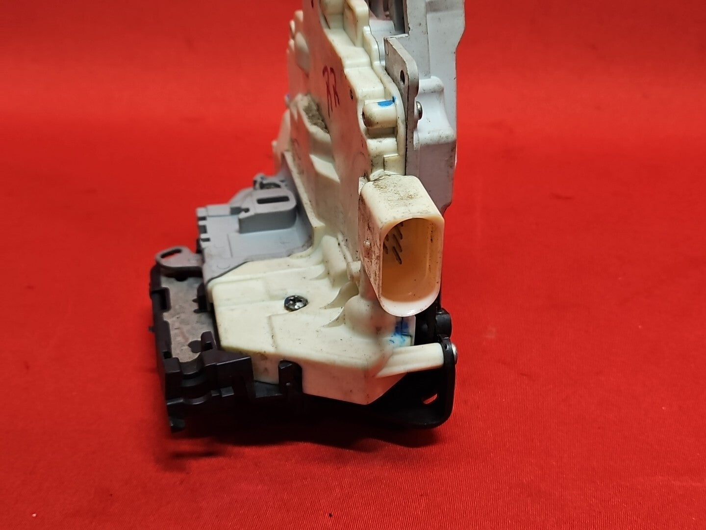 2007 - 2015 Audi Q7 Right Rear Passenger Door Latch Lock Actuator 3C4-839-016-D