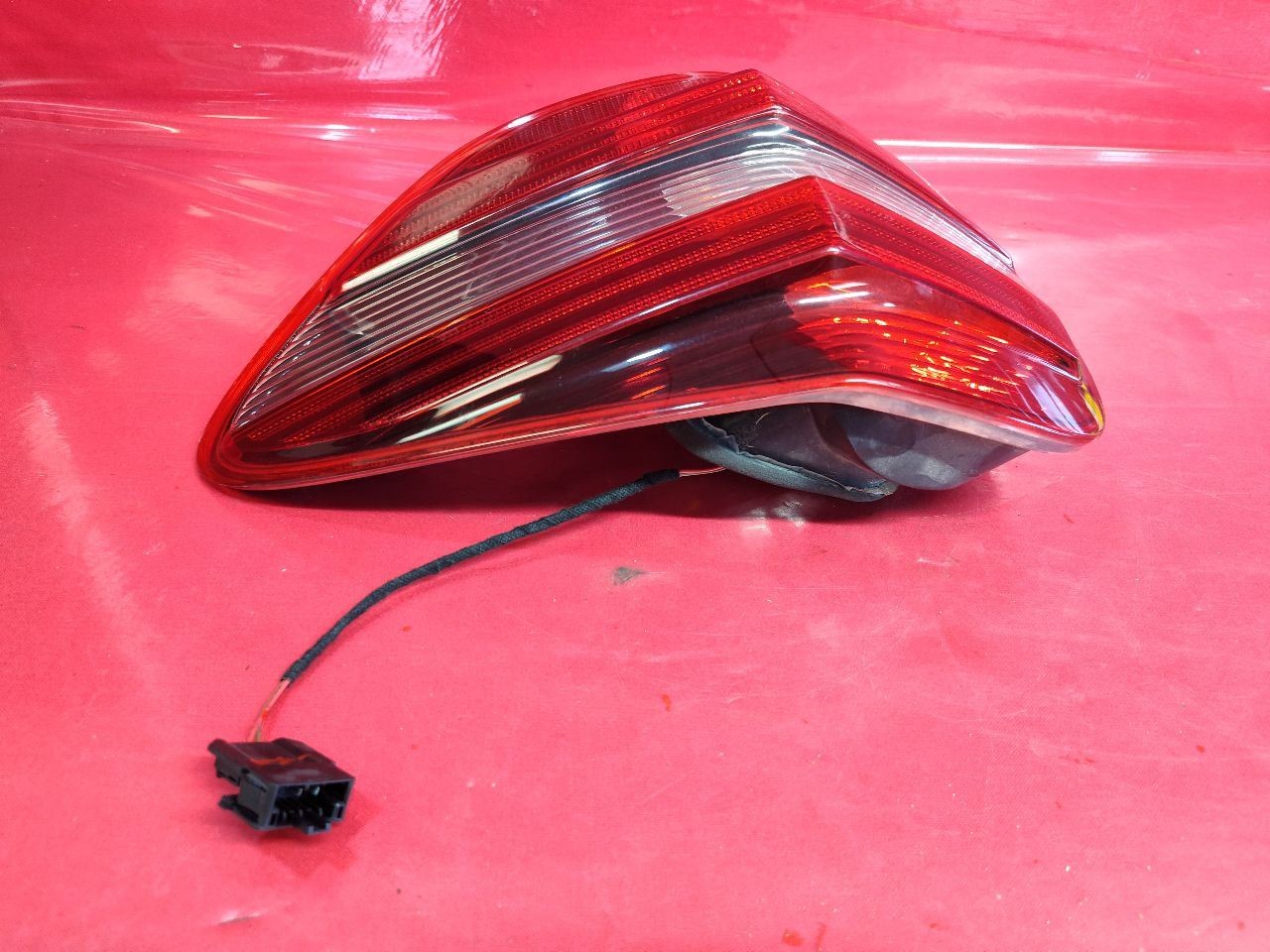 06-08 Mercedes ML-Class RIGHT PASSENGER Outer Tail Light Lamp Type 164