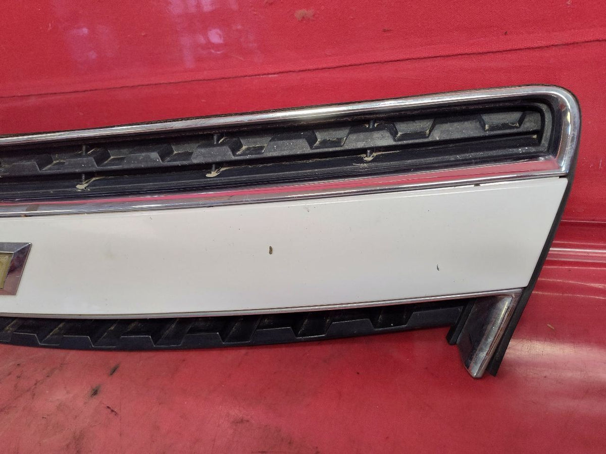 2012-2015 Chevy Captiva Sport Front Grille w/ Emblem GBU / 703S Arctic Ice White