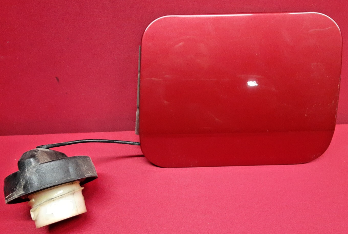 2005 - 2010 Chrysler 300 Dodge Fuel Filler Gas Door Lid PRH Inferno Red Crystal