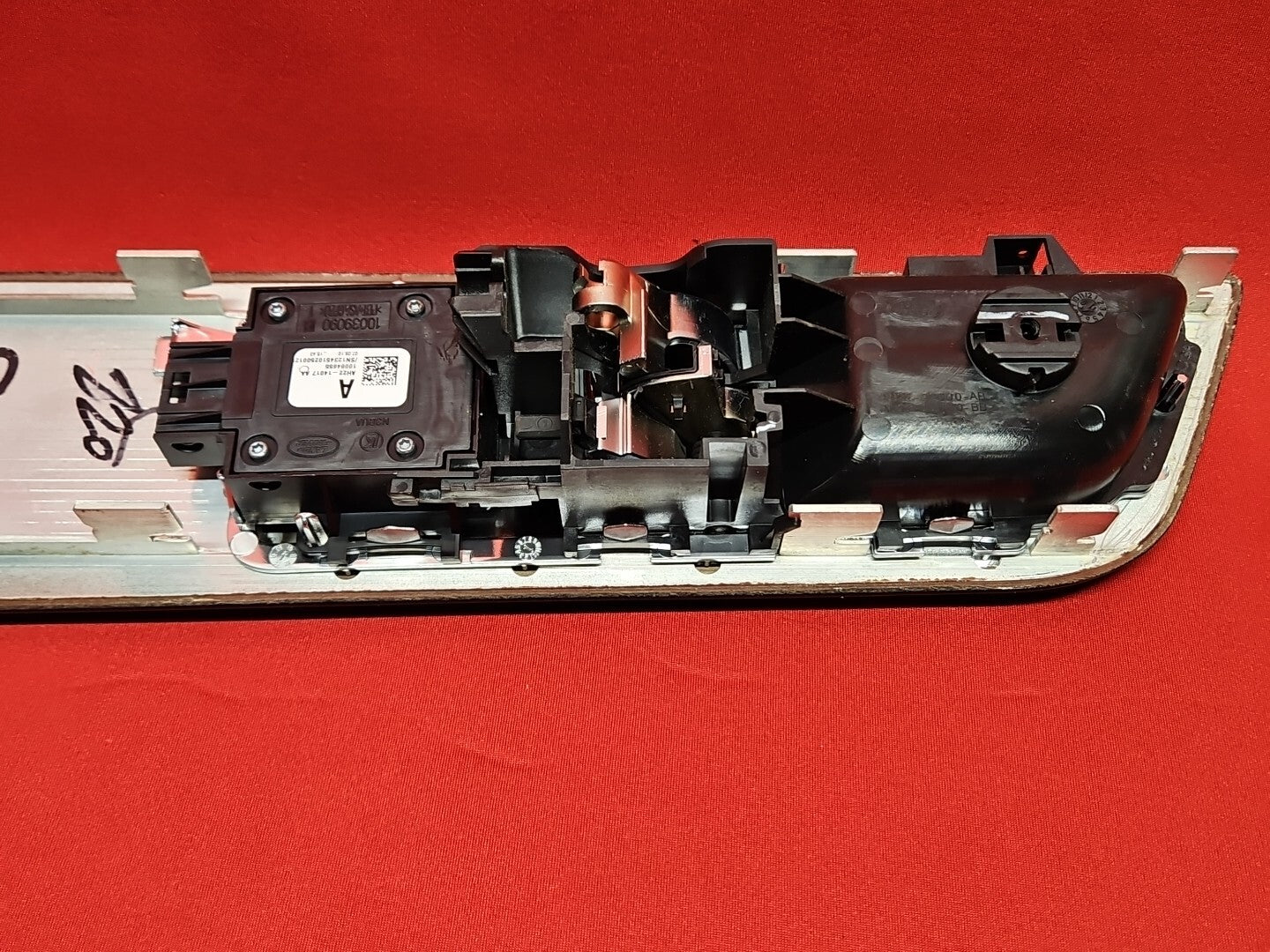 2010 - 2013 Range Rover Sport FRONT RIGHT PASSENGER Interior Door Trim w/ Handle