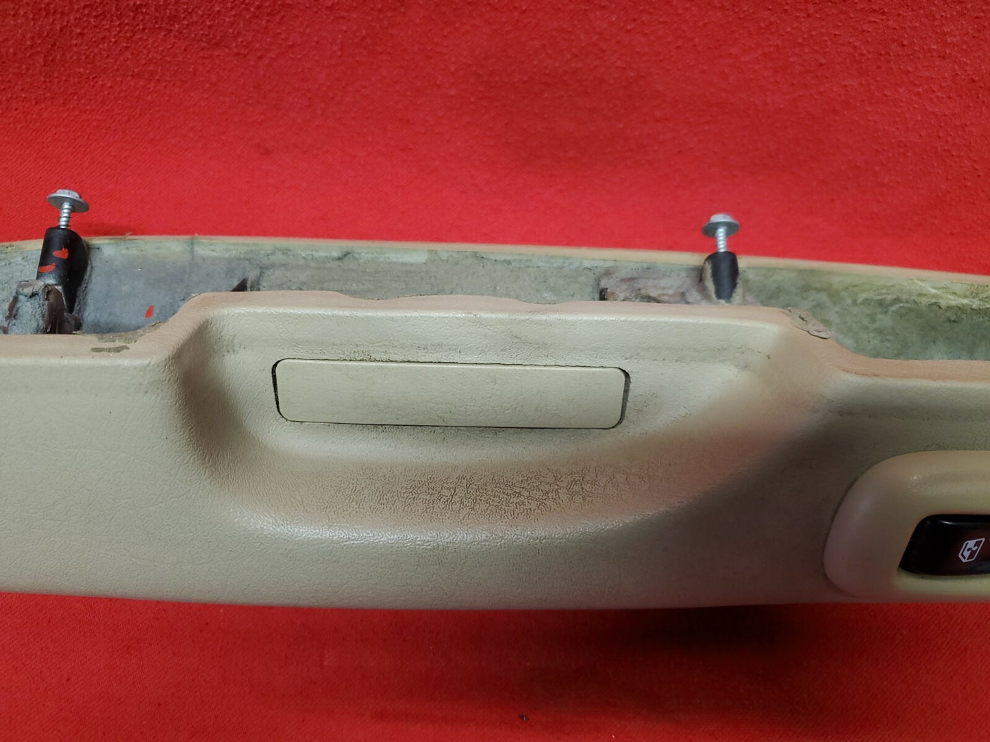 2005 2006 2007 2008 Chevrolet Chevy Trailblazer REAR LEFT Door Arm Rest Tan