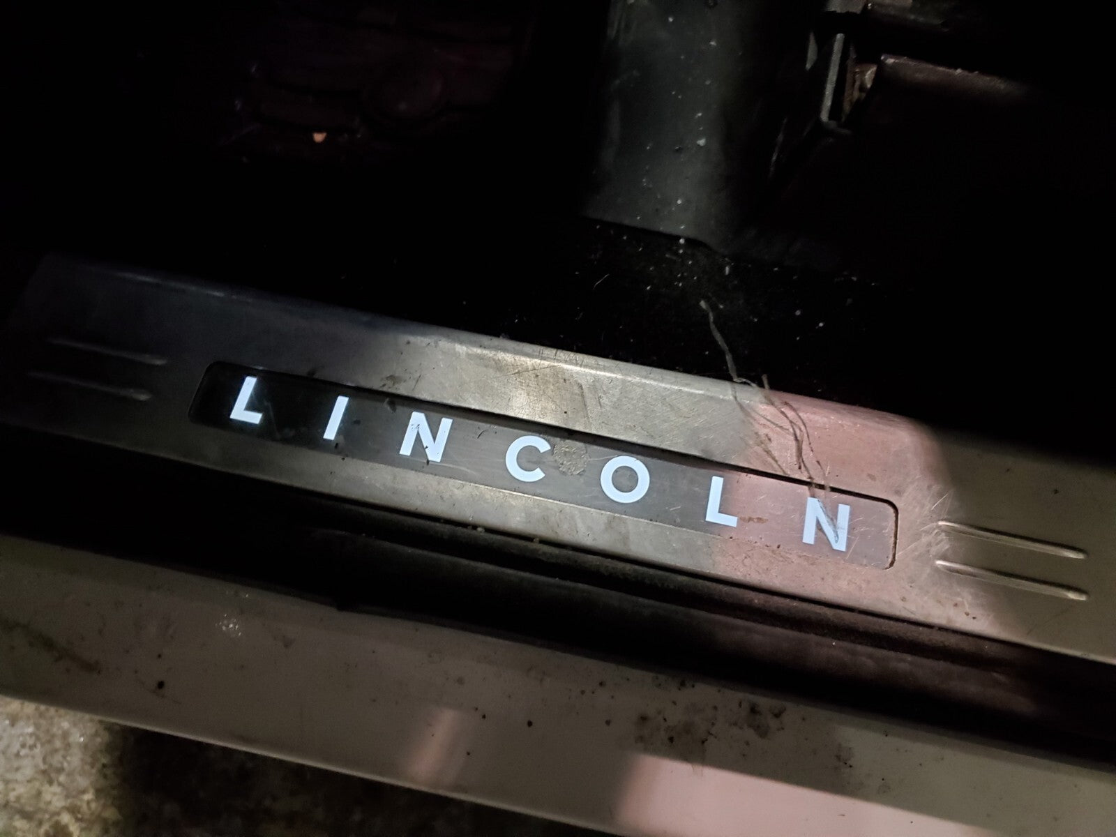 2010 - 2019 Lincoln MKT Scuff Plate Illumination Bar R/L Lighted CE9Z-14F010-A