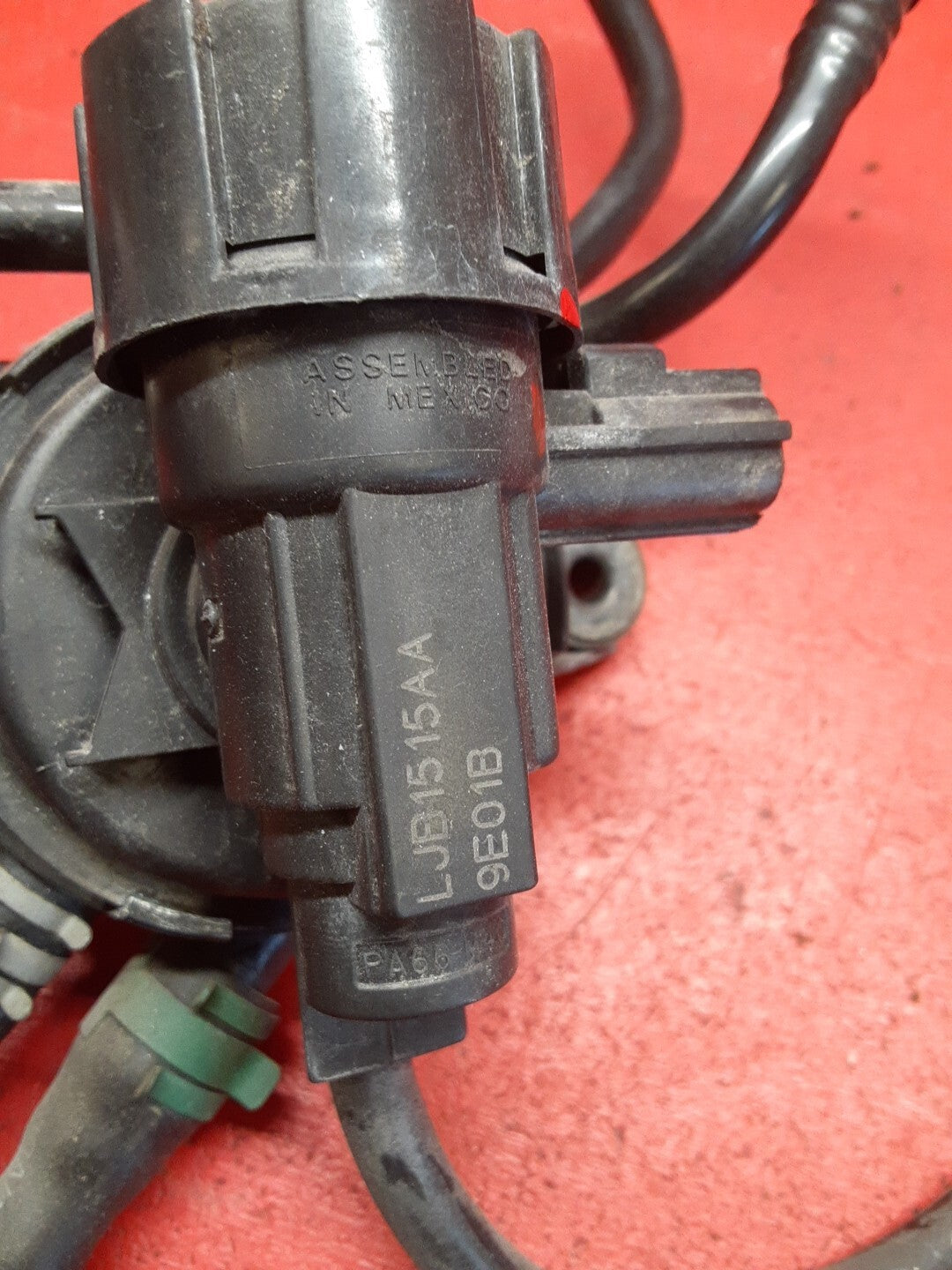 1997-2006 Jaguar XK XJ Vander Purge Control Valve LJB1515AA