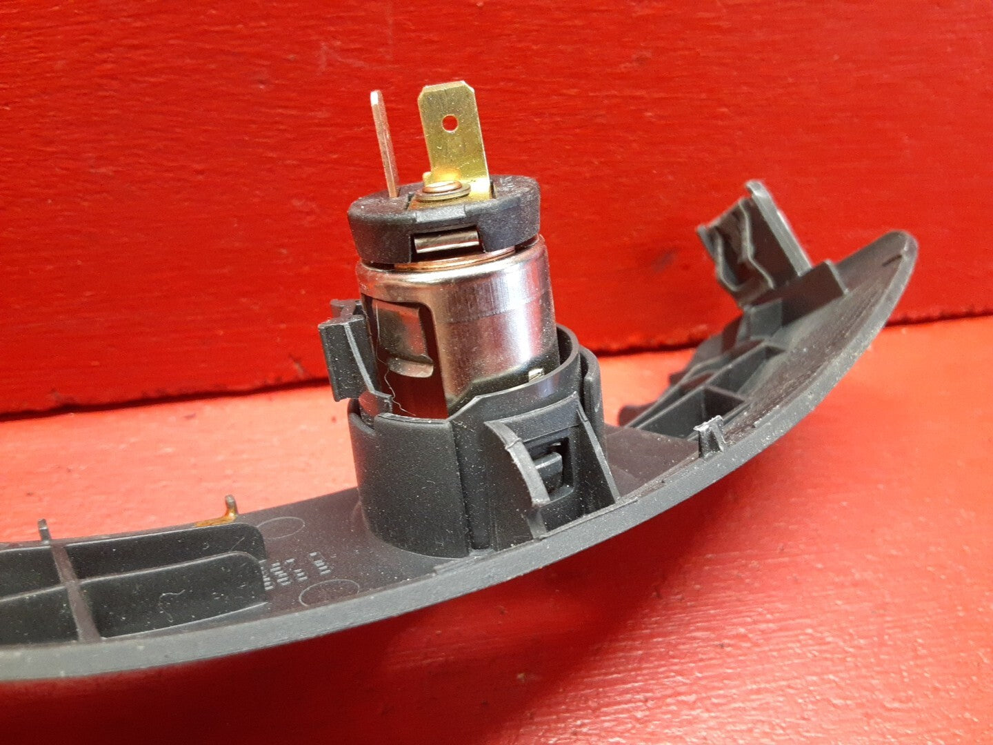 2004 - 2007 Volvo V50 Front Center Console Power Outlet Trim Bezel 39994558B