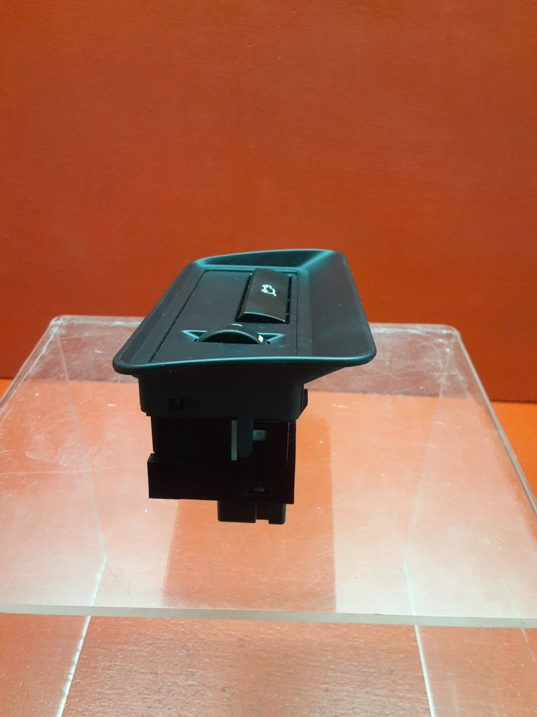 2013-2018 Range Rover Sport Liftgate Release Switch LR038676