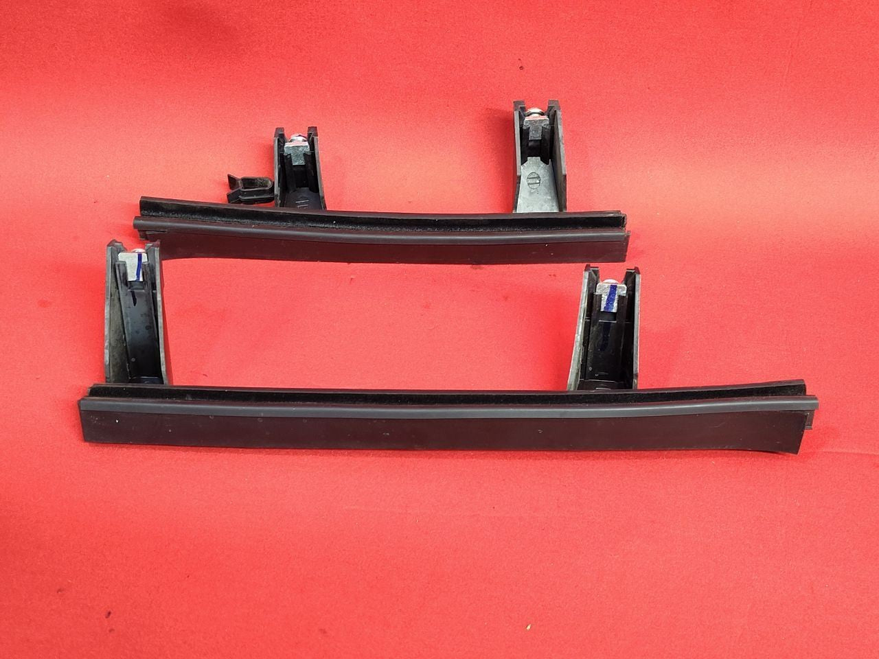 2012-2019 Fiat 500 Front LEFT DRIVER Door Glass Window Channel Guide Bracket SET