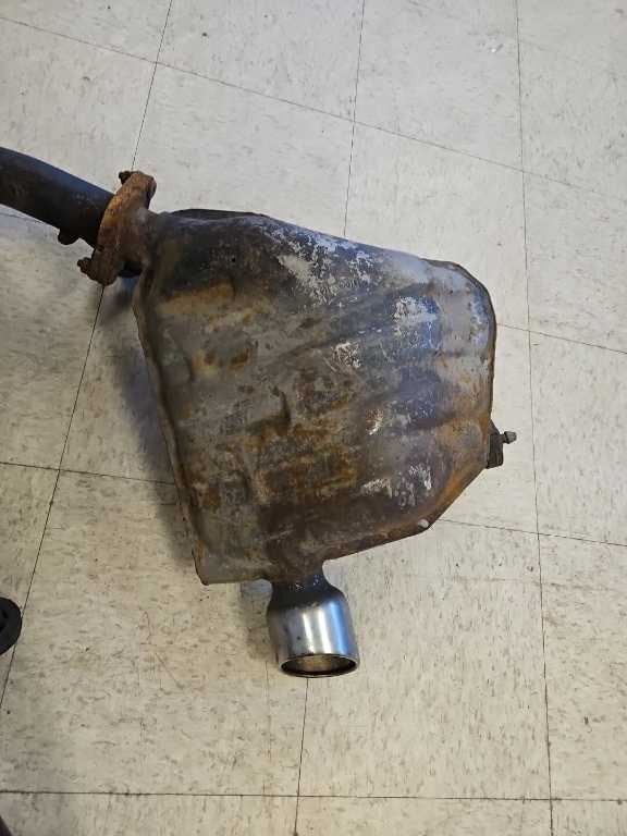 2011 - 2013 Jeep Grand Cherokee 5.7L V8 Left Right Exhaust Muffler Pair w/ Tips