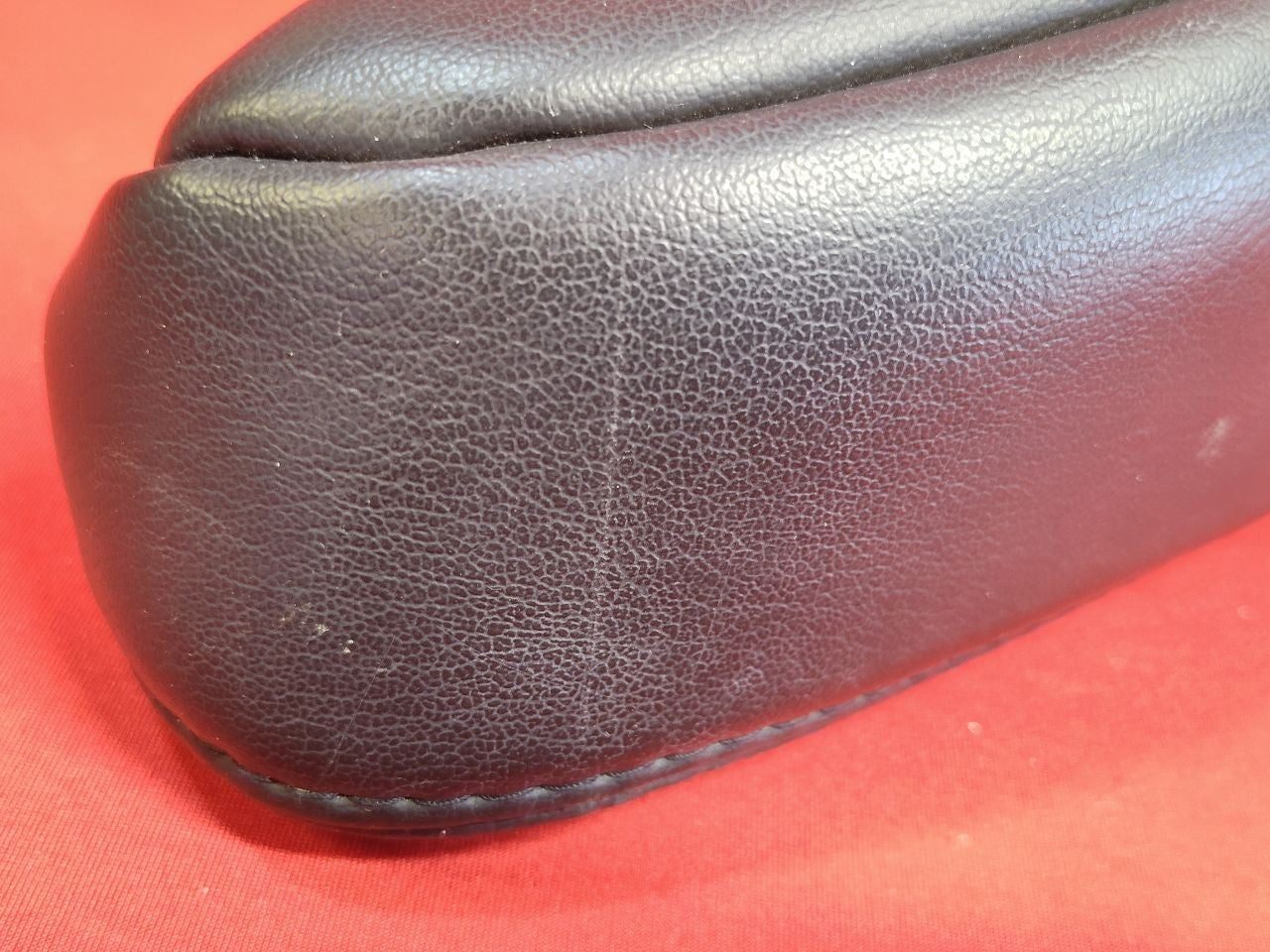 2007-2012 GMC Buick Chevy Saturn REAR 2nd Row RIGHT PASSENGER Arm Rest Leather