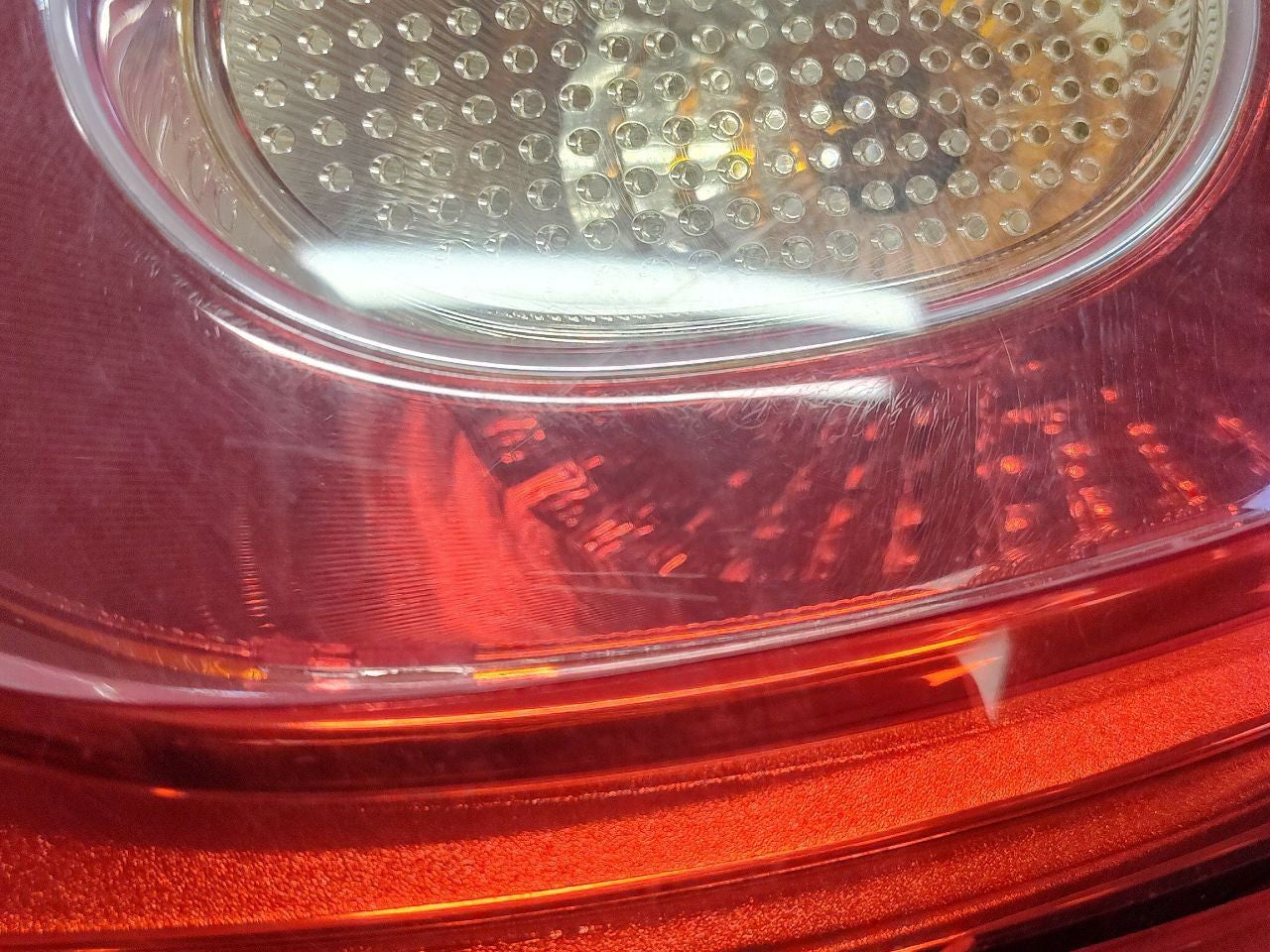 2009-2011 VW Tiguan RIGHT PASSENGER Outer Quarter Mounted Tail Light Lamp