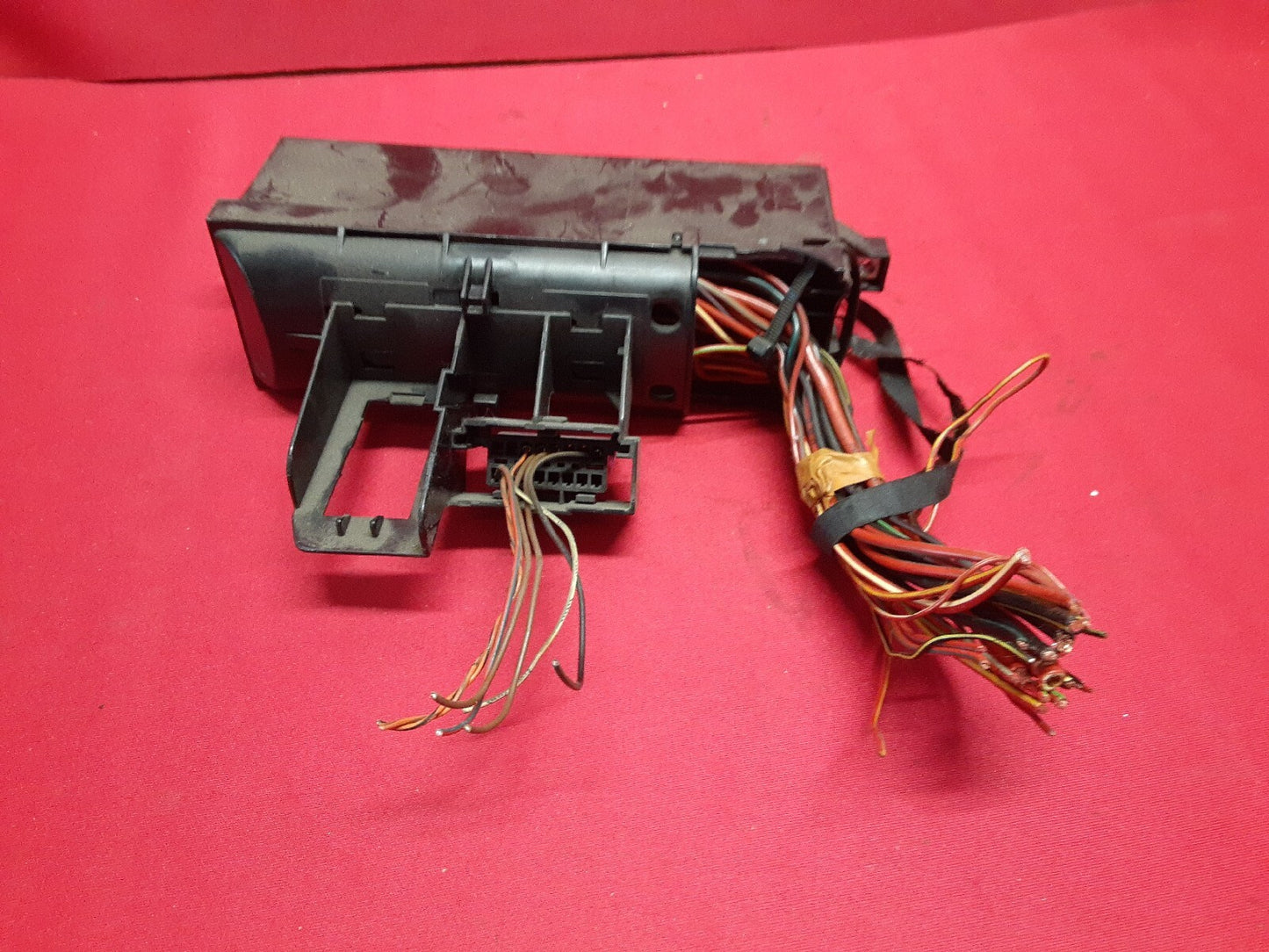 2009 - 2011 VW Volkswagen Tiguan Passenger Compartment Fuse Box 1T1-937-615-B