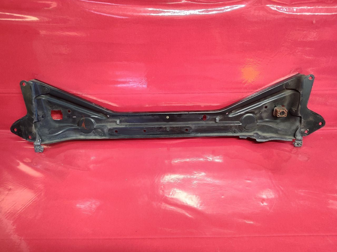 2006-2011 Mercedes CLS-Class V8 Center Upper Radiator Support Tie Bar Bracket