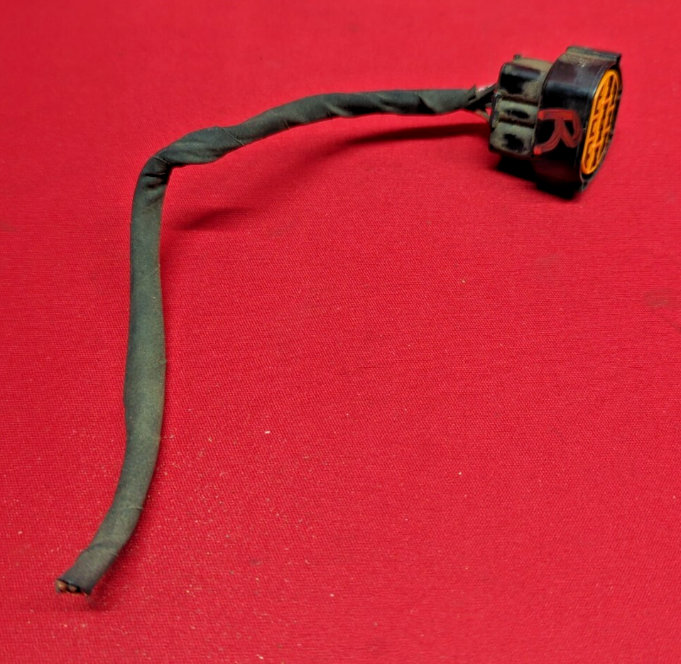 2014 - 2019 Kia Soul Halogen RIGHT PASSENGER Headlight Lamp 92102-B2270 PIGTAIL
