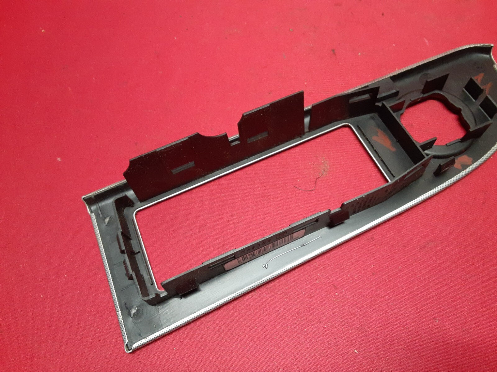 2006 - 2010 Jeep Grand Cherokee LEFT Master Window Door Bezel X35008303TJ
