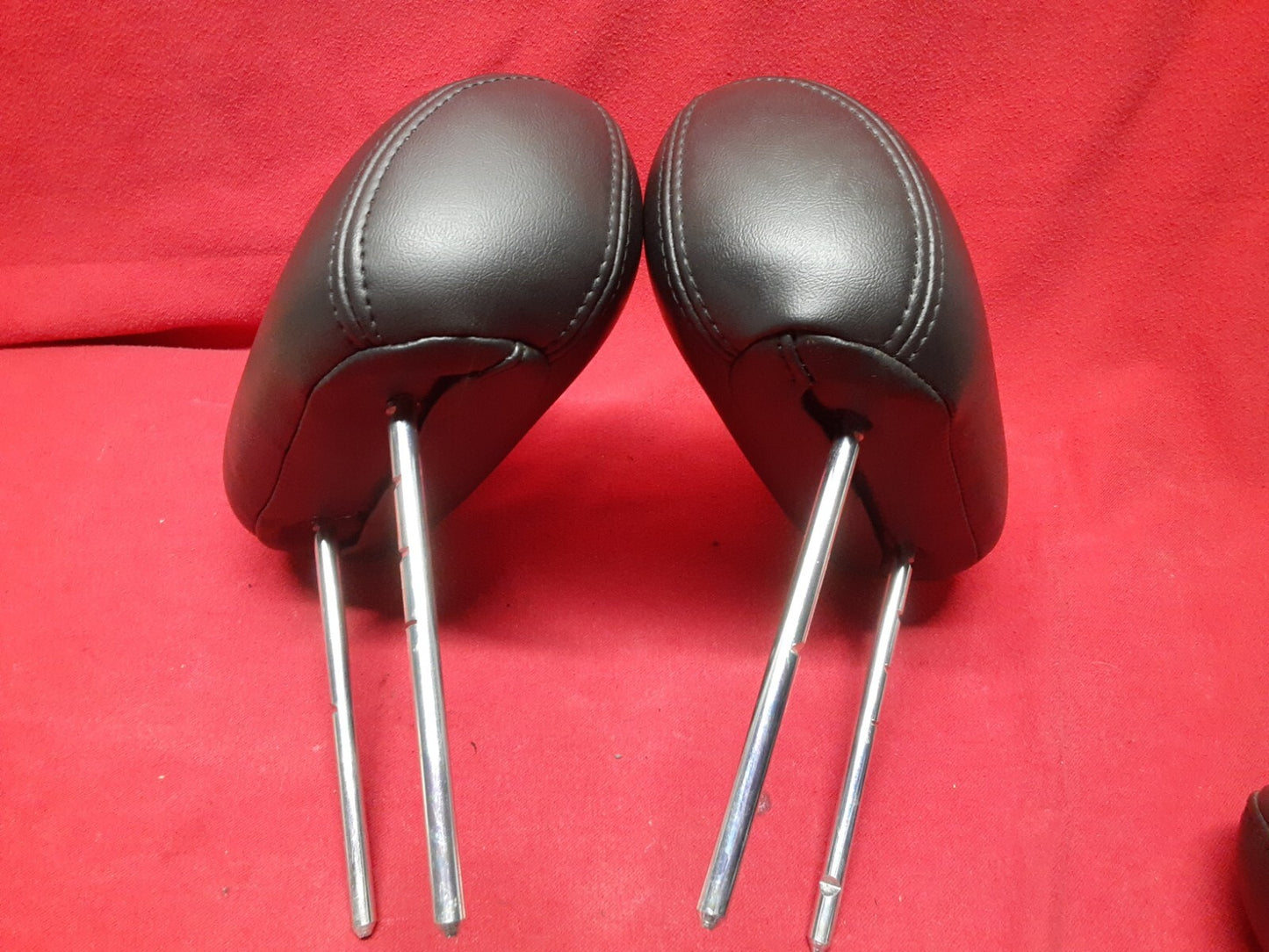 2002 - 2006 GMC Envoy Chevrolet Trailblazer SECOND ROW Set Ebony Black LEATHER