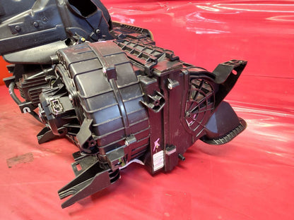 2016-2019 Kia Sorento Manual Climate HVAC Evaporative Heater Blower Box - 81k