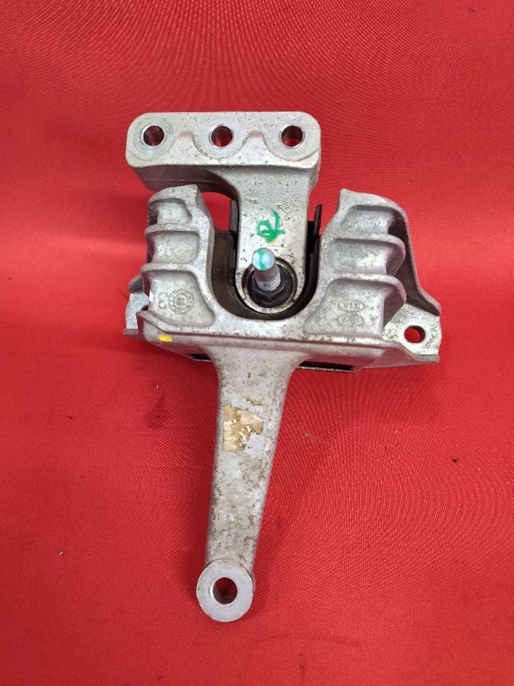 2019-2025 Kia Forte / Soul 2.0L Auto Trans Engine Mount Side Bracket - 68k Miles
