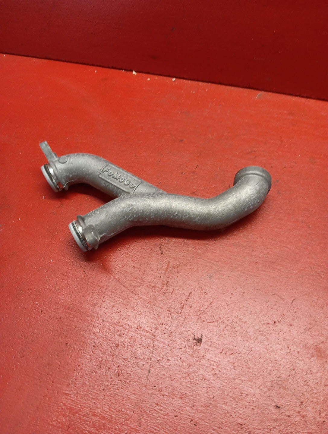 2010-2019 Land Rover Range Rover 5.0L Engine Coolant Pipe Outlet LR050935