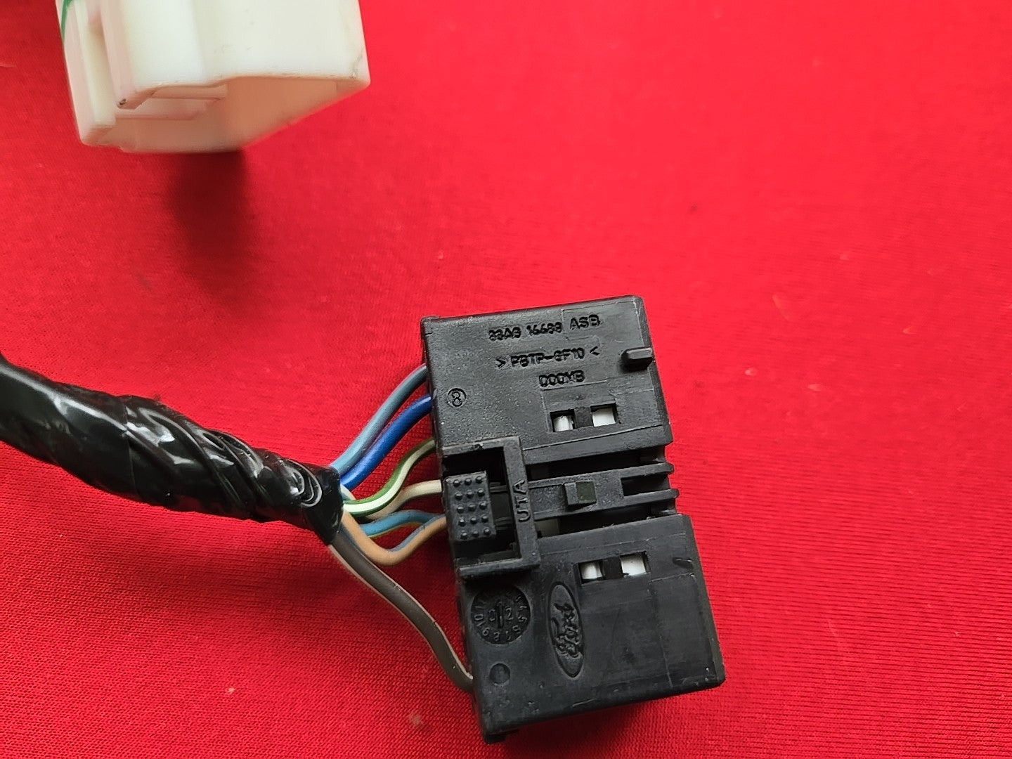 2001-2003 Mazda Tribute / Escape Mariner Interior Cabin Fuse Box - PIGTAIL WIRES