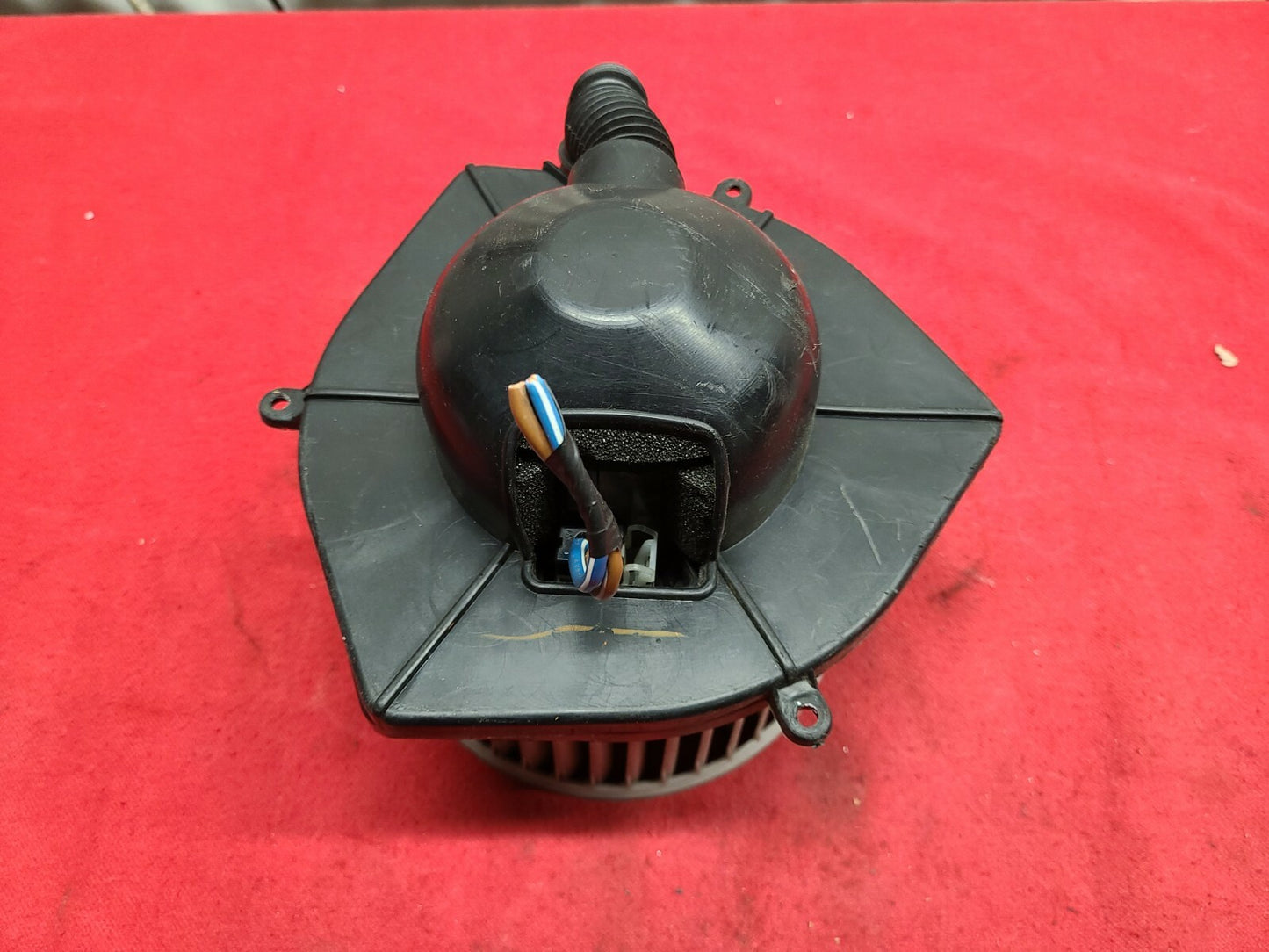 1995 - 2004 Nissan Pathfinder / Maxima Blower Motor & Fan Assembly 27220-7J201