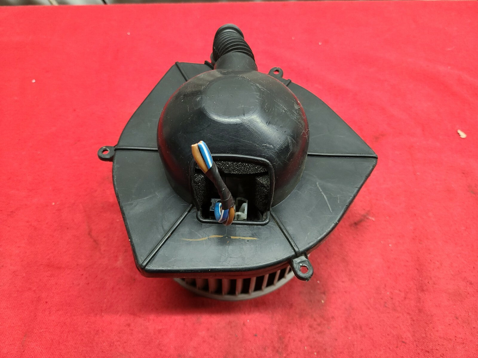 1995 - 2004 Nissan Pathfinder / Maxima Blower Motor & Fan Assembly 27220-7J201