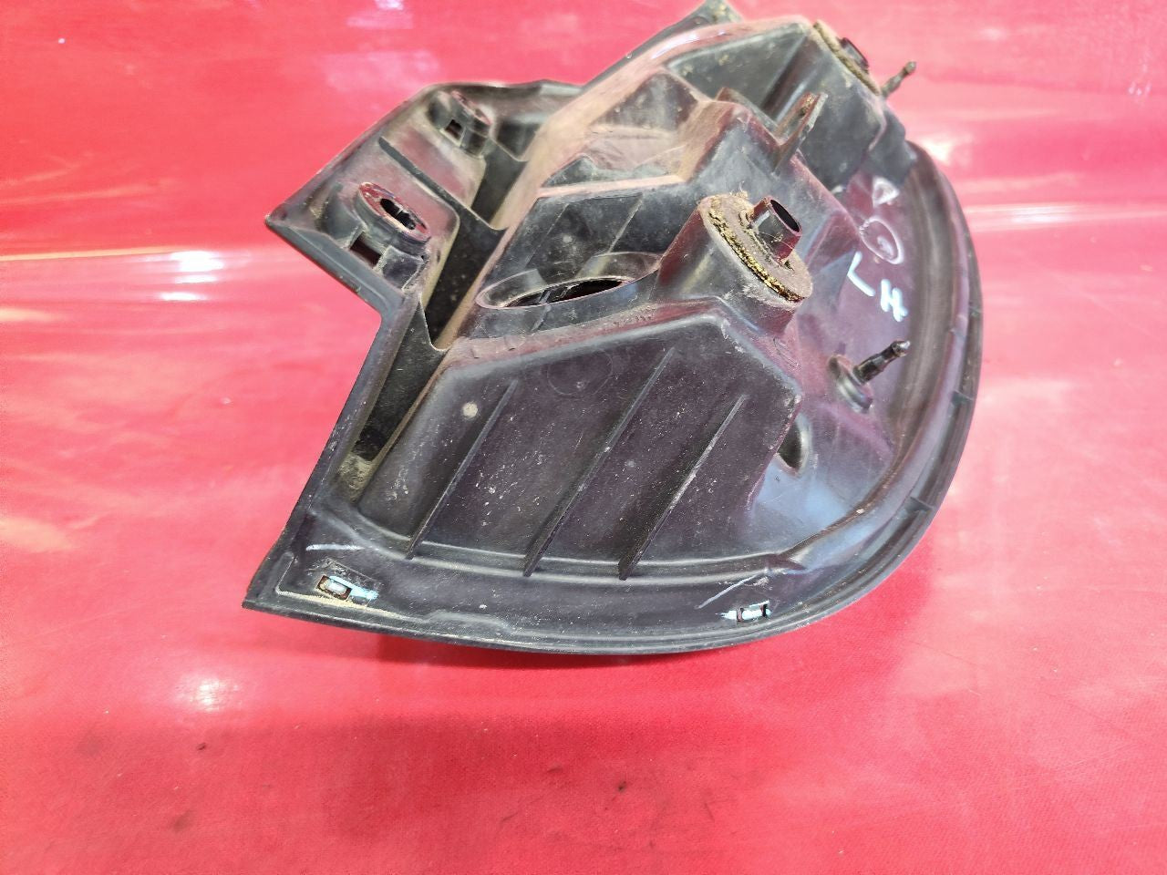 2000-2003 Lexus RX300 Left Driver OUTER Quarter Panel Mounted Tail Light Lamp