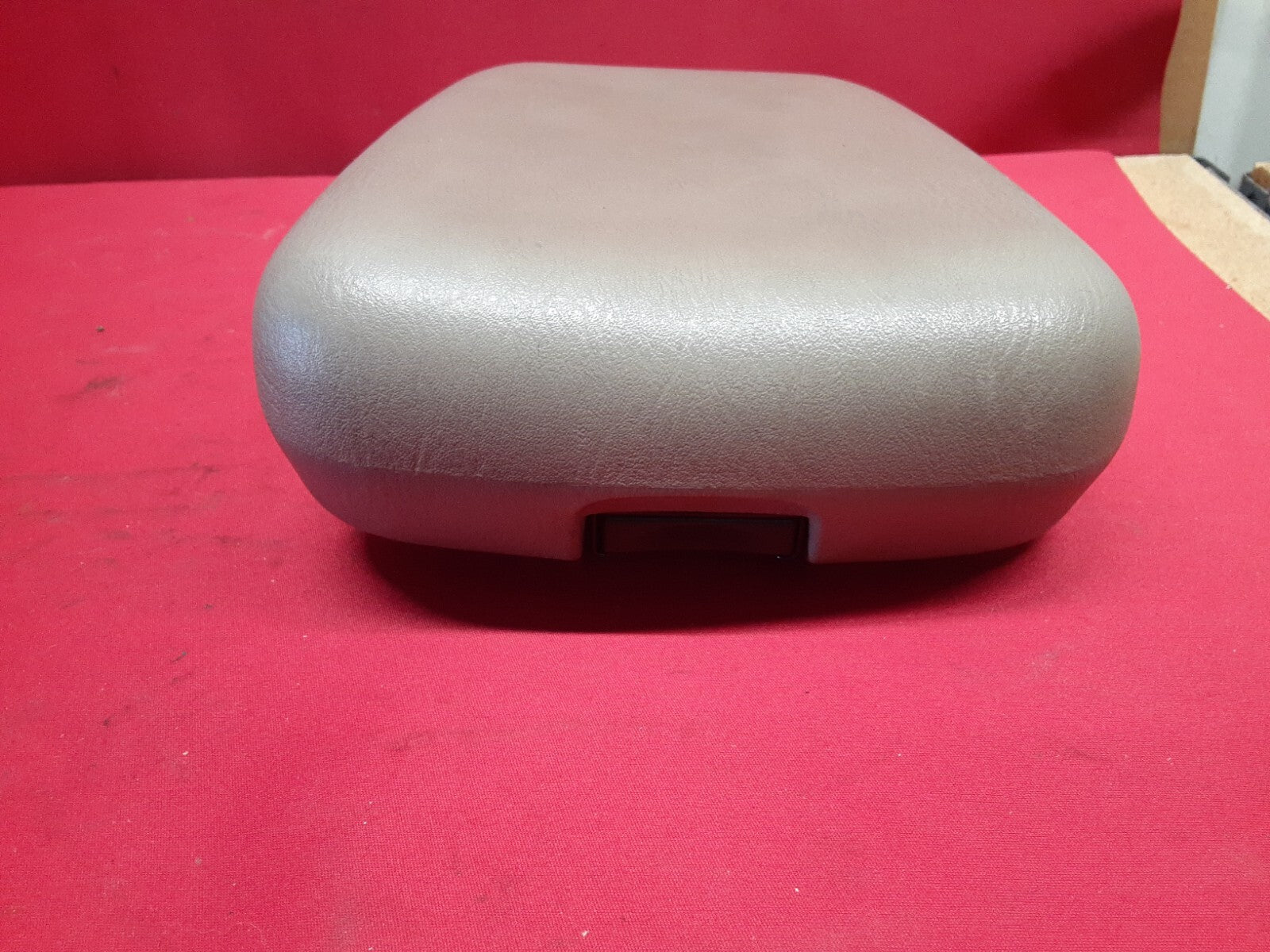 2001- 2004 Jeep Grand Cherokee Laredo Floor Console Lid Arm Rest  5FW581T5AD TAN
