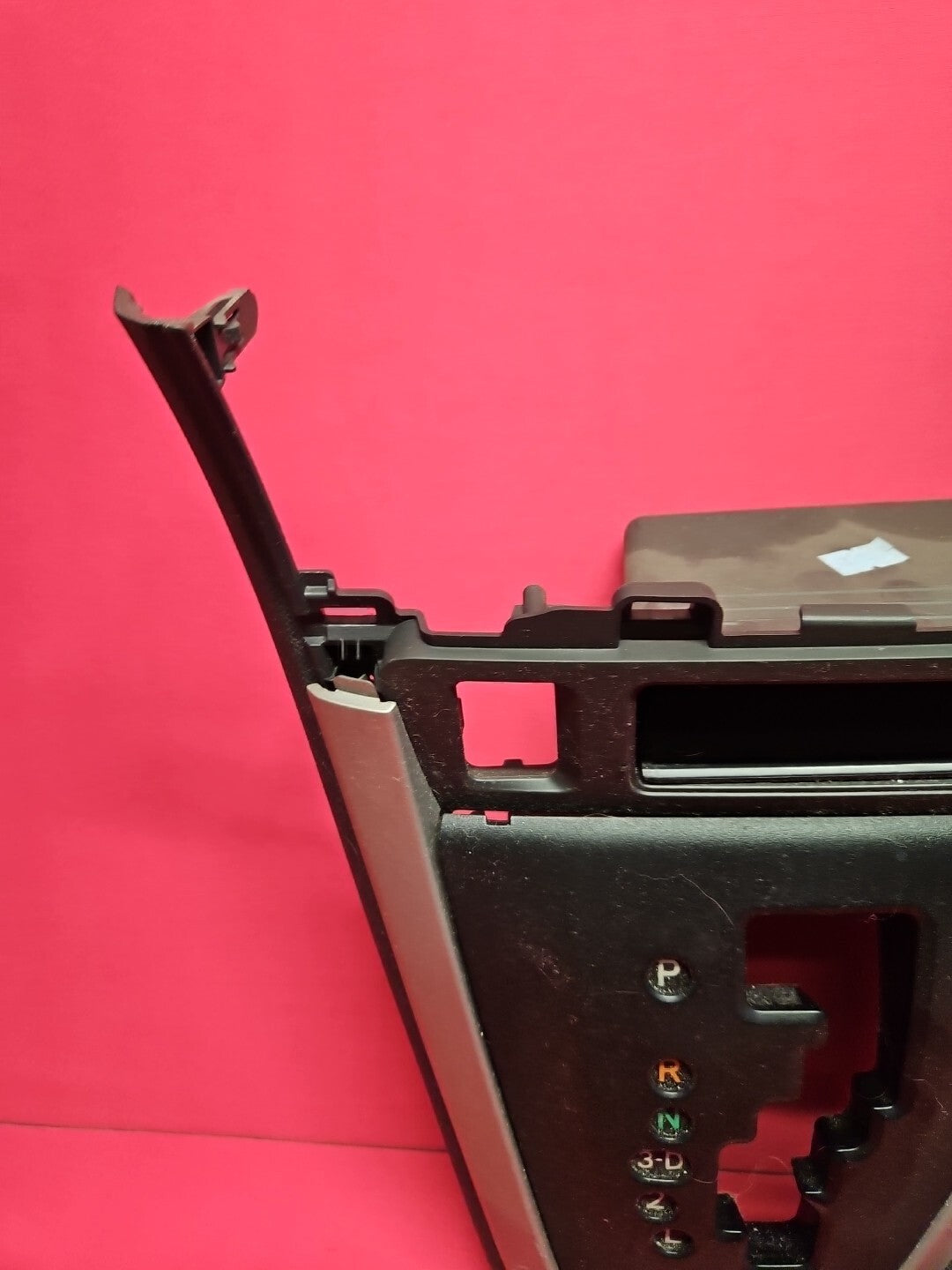 2009 2010 Pontiac Vibe A/T Floor Console Shifter Bezel Trim w/ Cubby 19204492