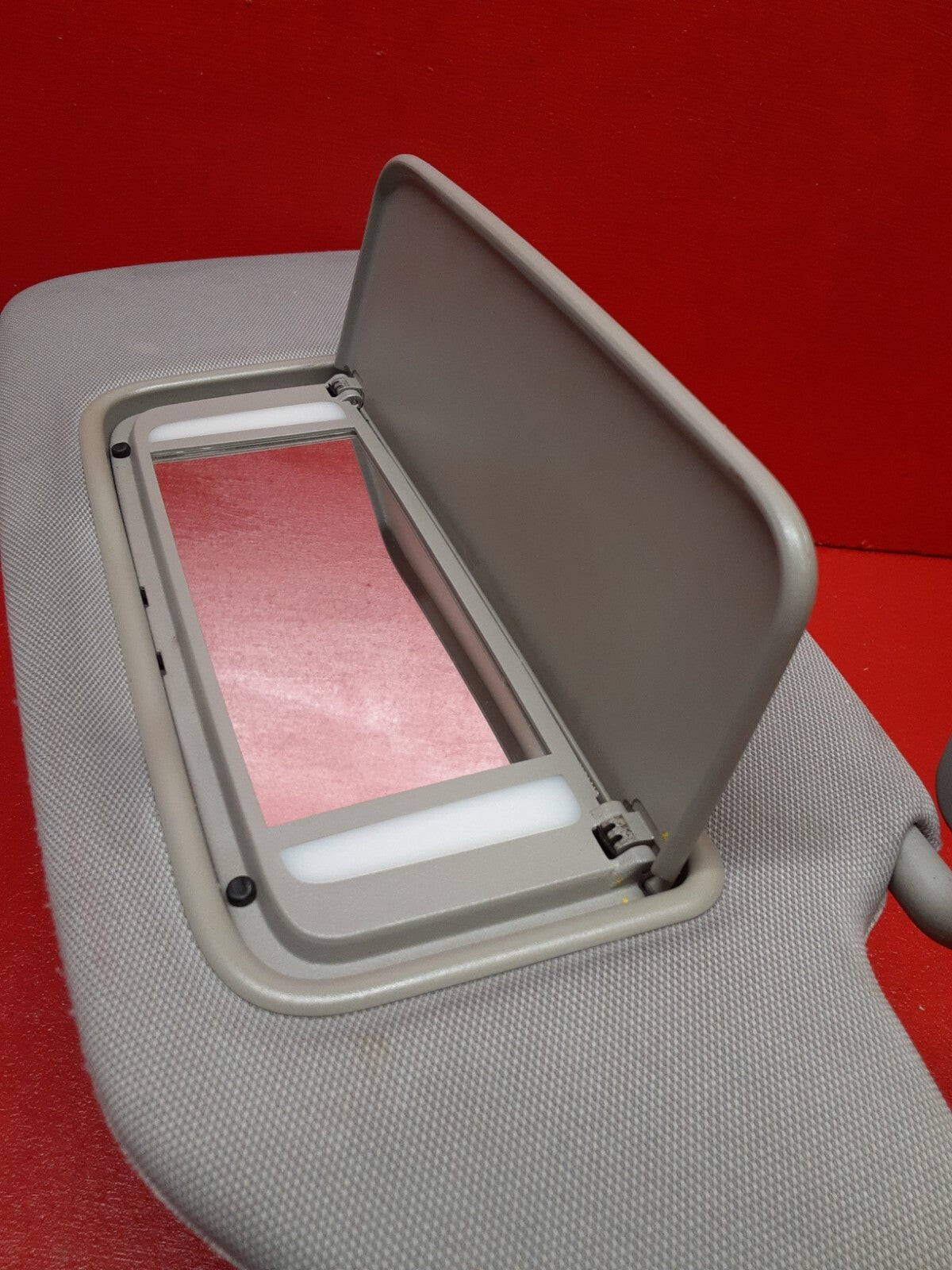 2003 - 2006 Volvo XC90 RIGHT PASSENGER SIDE Sun Visor Illuminated