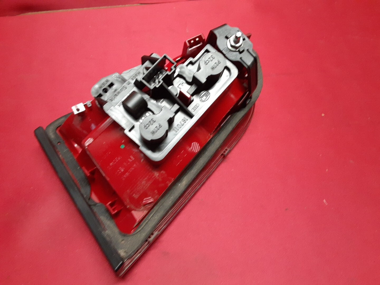 2009 - 2012 Audi A4 10-12 S4 LEFT DRIVER INNER Tail Light Lamp HALOGEN