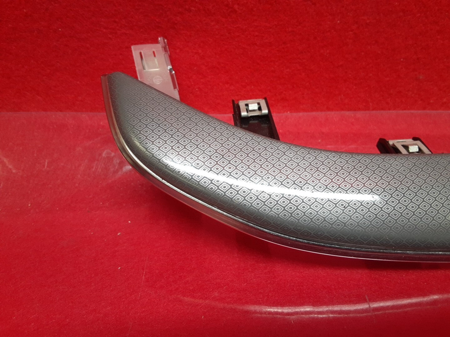 18-20 Buick Regal Sportback TourX Dash Radio Display Screen Trim Bezel Molding