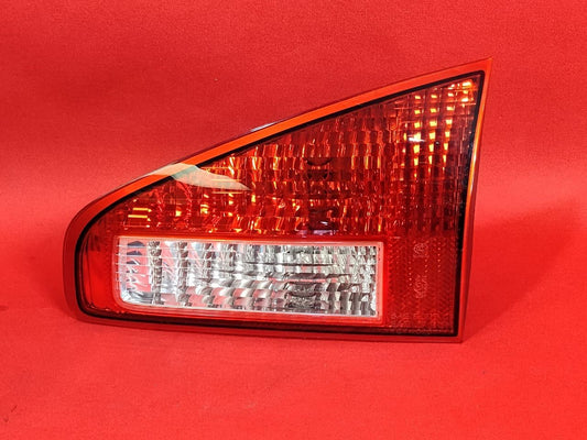2008-2014 Subaru Tribeca RIGHT PASSENGER INNER Liftgate Hatch Tail Light Lamp