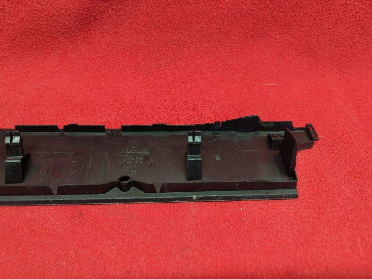 2006 2007 VW Volkswagen Passat Dash Panel Above Console Trim Bezel Black