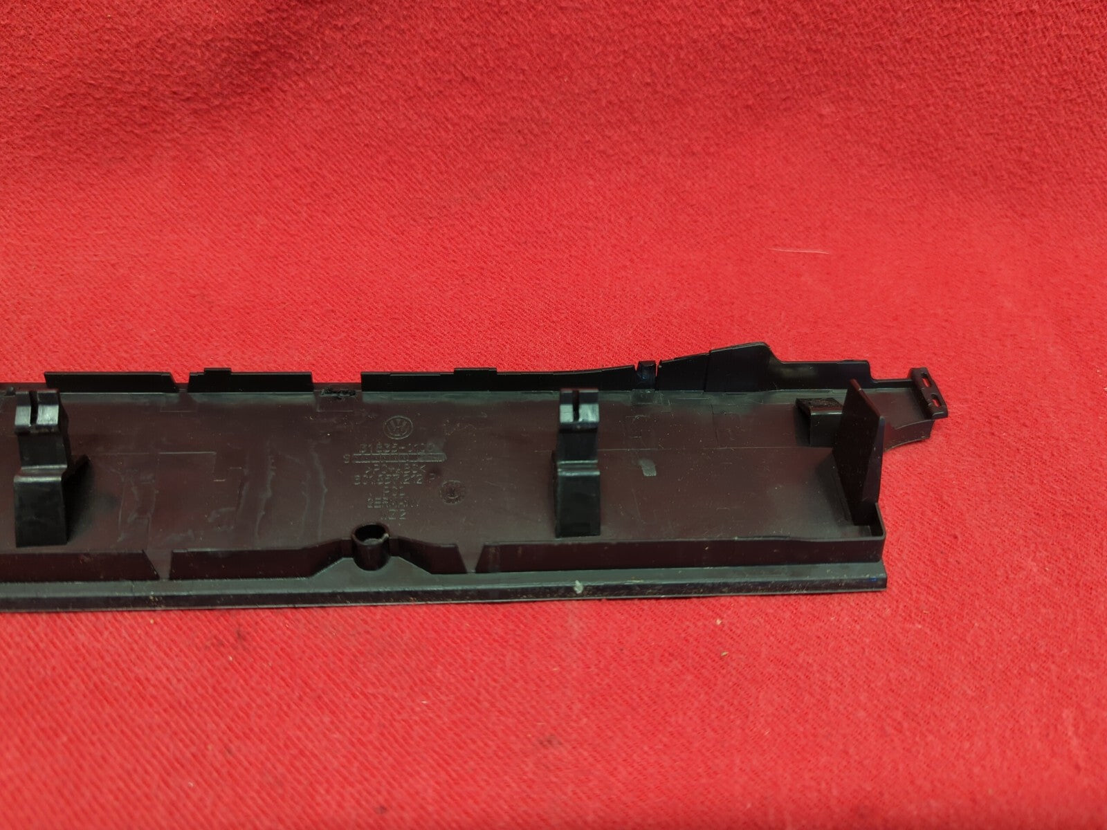 2006 2007 VW Volkswagen Passat Dash Panel Above Console Trim Bezel Black