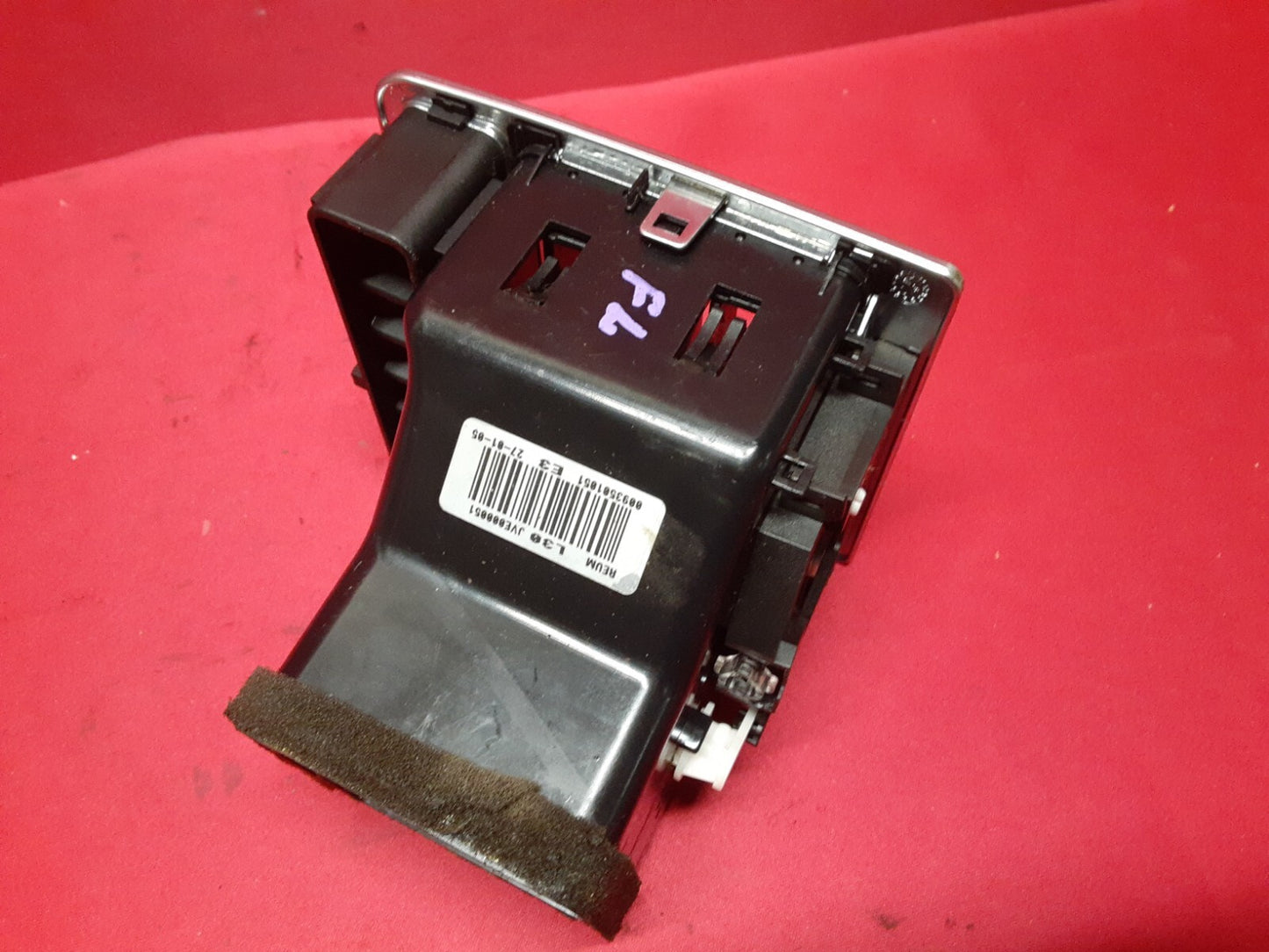 2003 - 2006 Range Rover HSE LEFT OUTER Dash Air Vent Register JVE000051