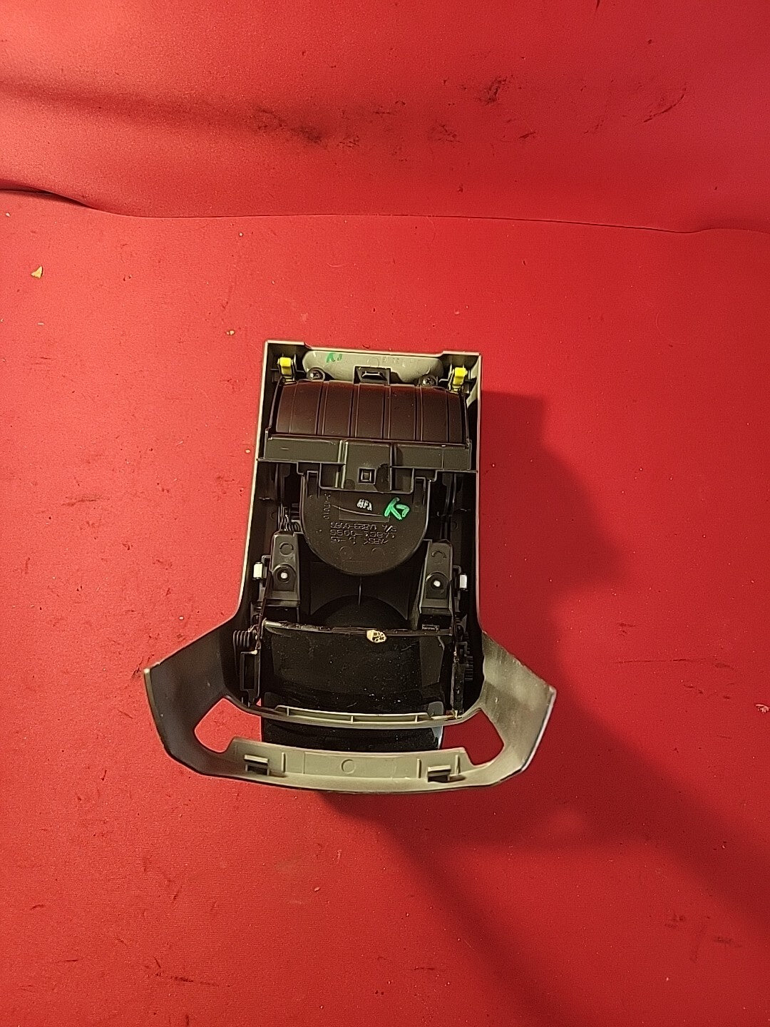 2004 - 2009 Toyota Prius Center Console Cup Holder Assembly Trim 58804-47010