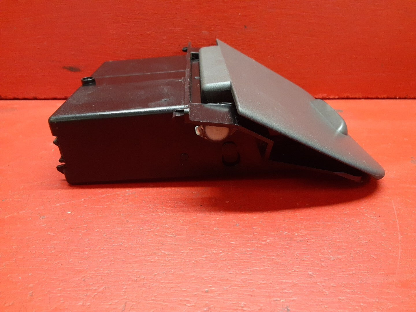 1998-2000 Volvo V70 S70 C70 Instrument Panel Center Lower Dash Ash Tray 9491253