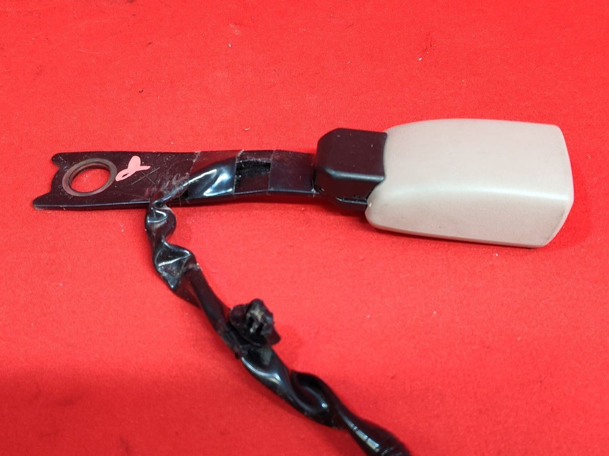 2006-2012 Toyota Rav4 Japan Built FRONT LEFT DRIVER Seat Belt Buckle Tongue