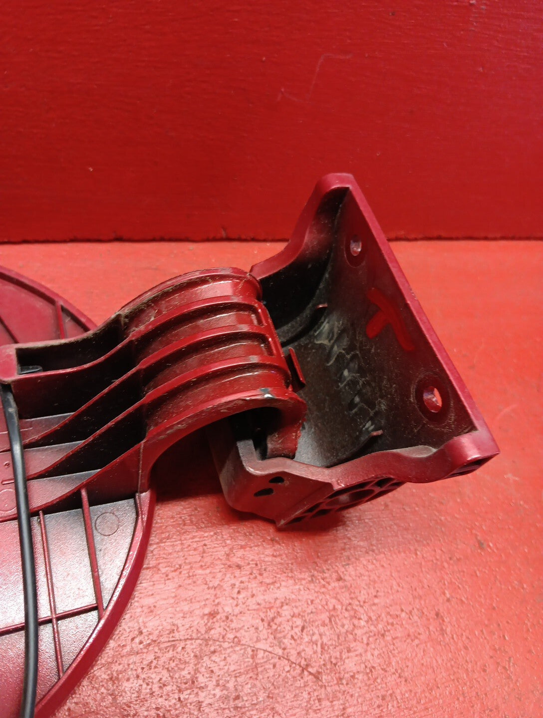 2011-2016 Kia Sportage Fuel Door W/ Cap OEM Red 695103W000