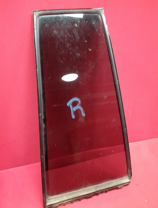 2001 - 2007 Toyota Highlander RIGHT REAR Vent Panel Glass M2L3 AS3 	68123-48070