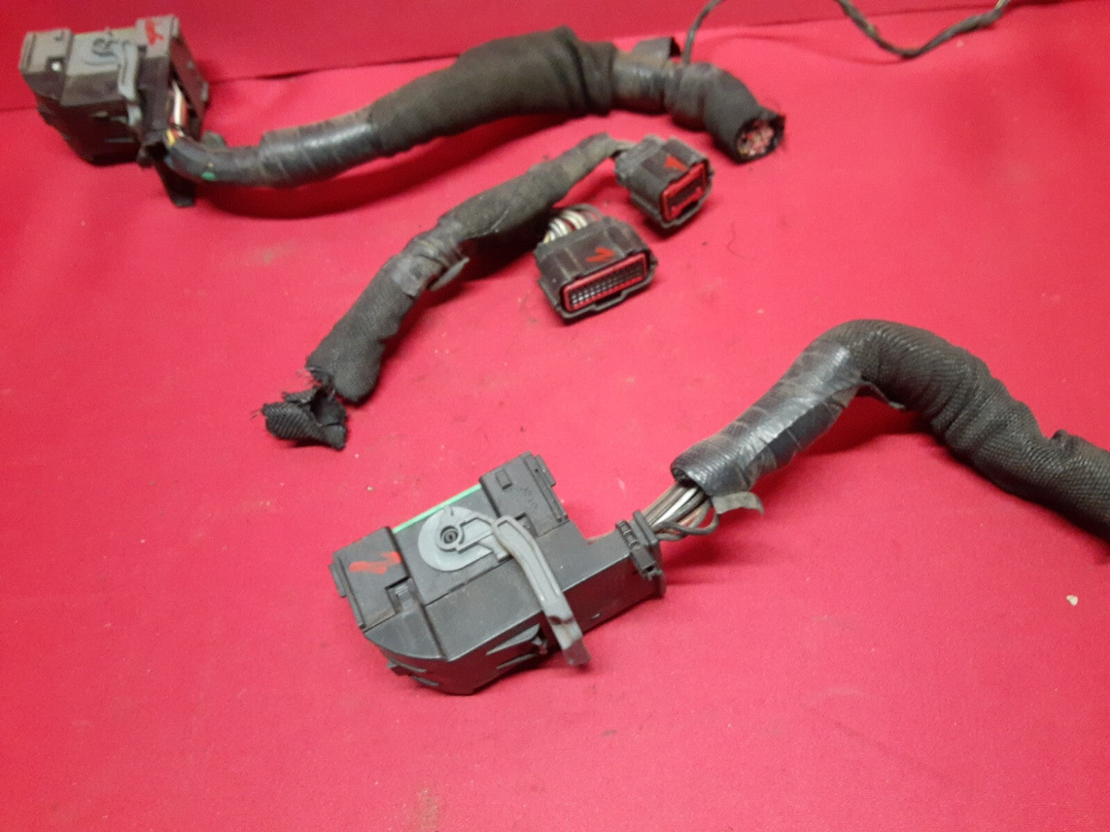 2006 Jeep Grand Cherokee & Commander Power Distribution Box 4692084AB  PIGTAILS