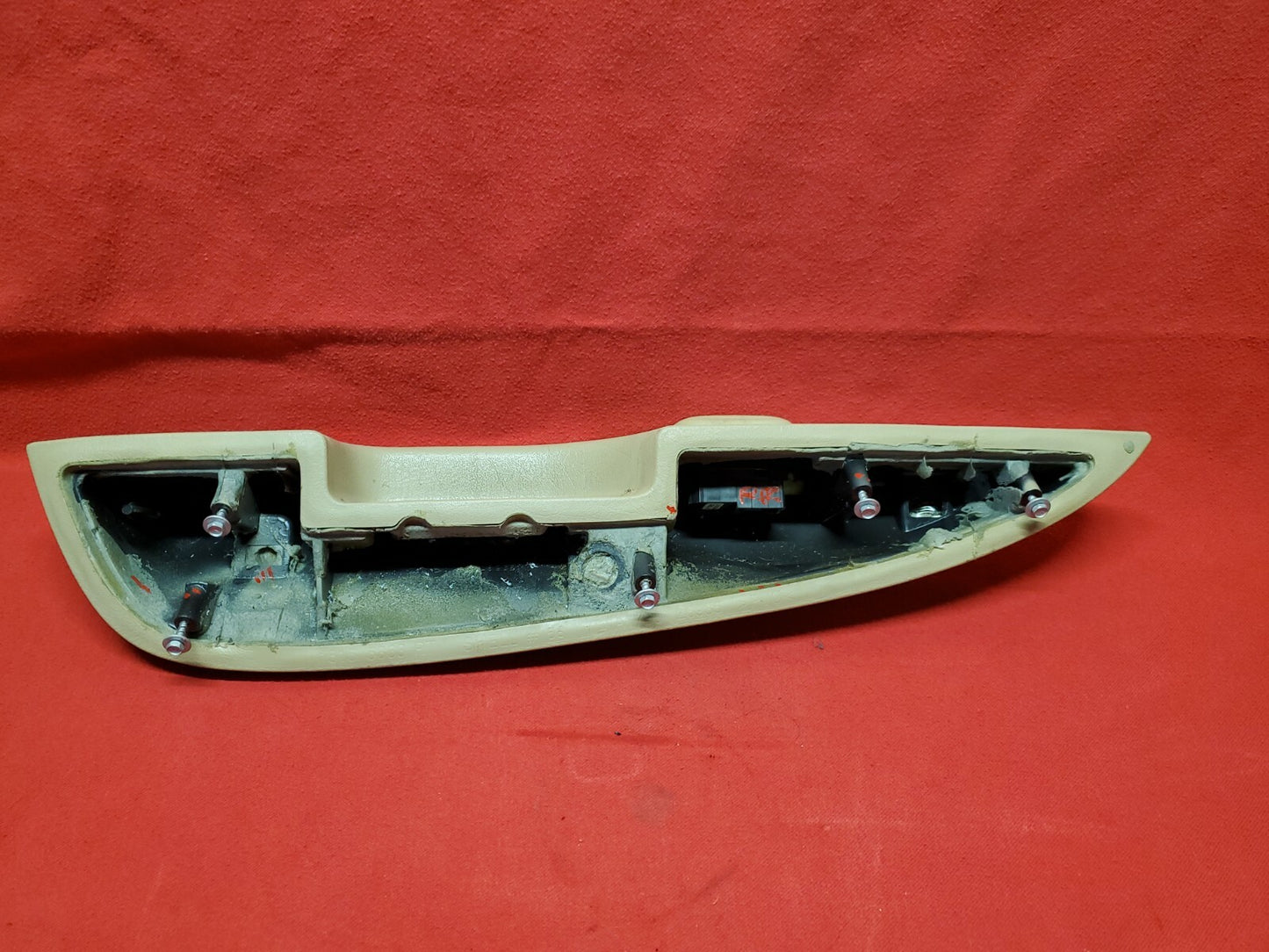 2005 2006 2007 2008 Chevrolet Chevy Trailblazer REAR RIGHT Door Arm Rest Tan