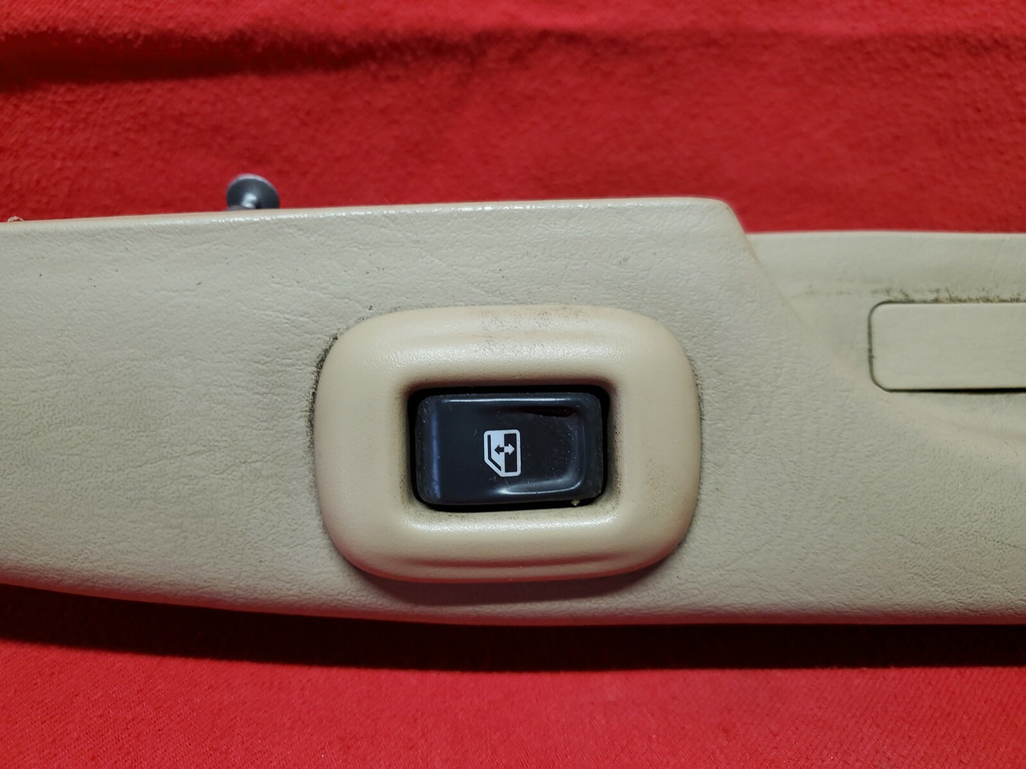 2005 2006 2007 2008 Chevrolet Chevy Trailblazer REAR RIGHT Door Arm Rest Tan