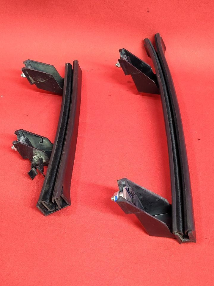2012-2019 Fiat 500 Front LEFT DRIVER Door Glass Window Channel Guide Bracket SET